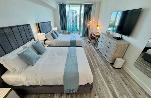 Balcony Ocean View ! Pool - WiFi - Gym - Parking