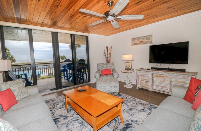 Barefoot Trace 109-Direct Oceanfront Premium Two Bedroom Condo