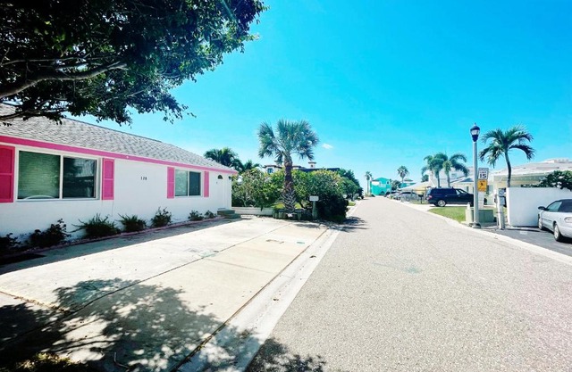 Beach Ave Escape - Unit B
