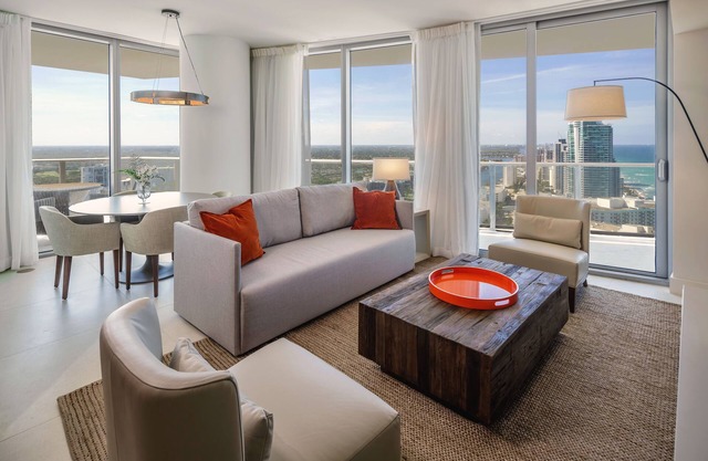 Beach Front Premium Condo@Hyde