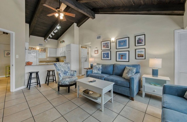 Beach Getaway! Pet-friendly! Chateau La Mer 15E!