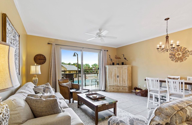 Beach Resort 203 - Gulf View, Heated Community Pool, Free Beach Service!