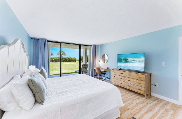 Beachfront Ground Floor Condo w/Double-wide Patio - Pool, Hot Tub & Tennis!