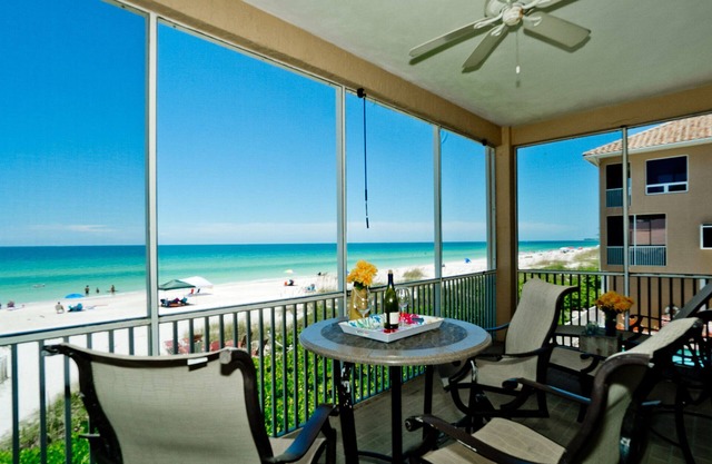 BEACHFRONT PARADISE! Reserve your beachside vacation, CALL TODAY to book your Fall vacation!