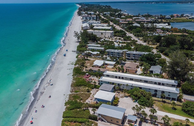 Beachfront Unit-Ground Level-Walking Distance to all Bars and Restaurants