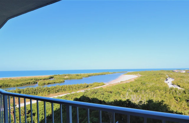 Beachfront w/ Unobstructed Views