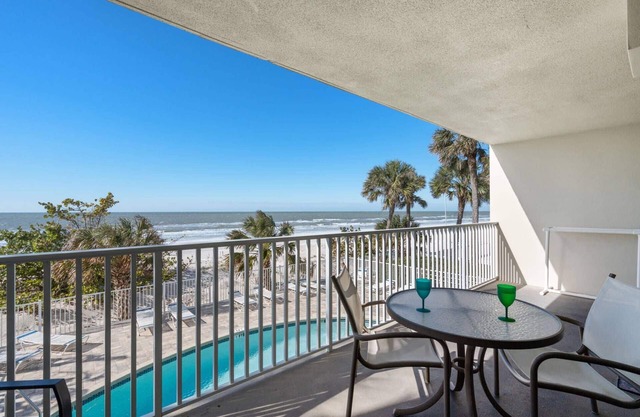 Beachfront w/Gulf View! Free Activities Included! Private Balcony, Pool ~ 104 Hamilton House