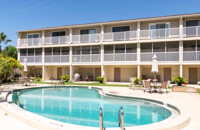 Beachy Townhouse 102