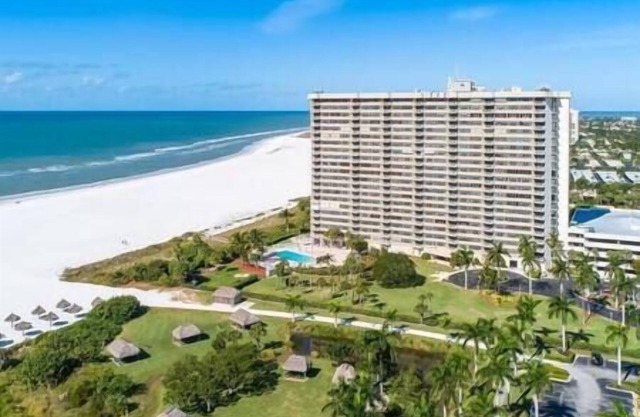 Beautiful 2BR 2BA Beachfront Condo – Prime Location
