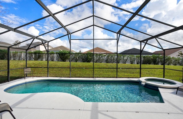 Beautiful 4 Bedroom 3 Bathroom pool and spa Villa In Secure Gated Community