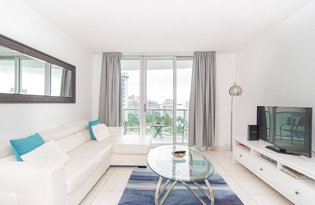 Beautiful Apartment on Hollywood Beach ! 9th floor