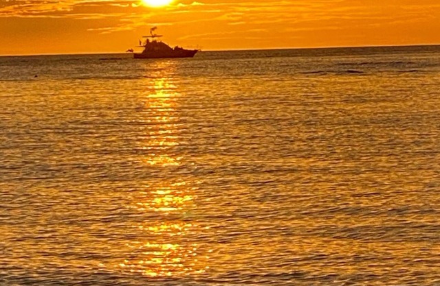 Beautiful Beach and Sunsets in Newly Remodeled Condo at Crescent Beach Club