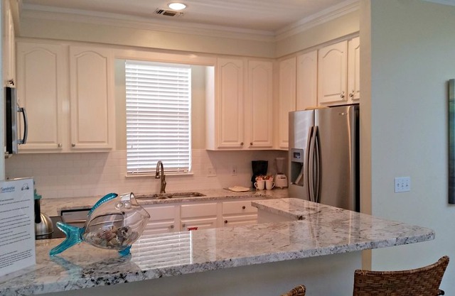 Beautiful, Coastal-Themed 3BR/2.5BA Home in Crystal Lake!