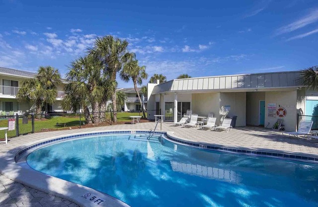 Beautiful Coastal Townhome in Miramar Beach | Pool & Hot Tub!
