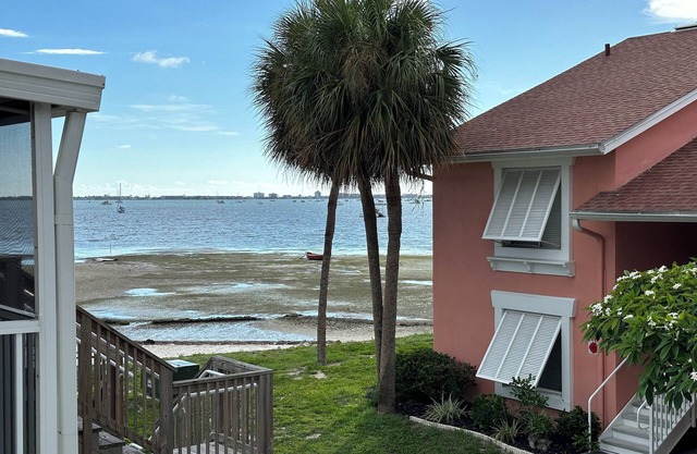 Beautiful Condo ,Water View , Bermuda Bay Beach Club ,Saint Petersburg , Florida