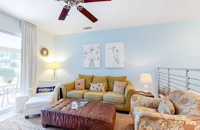 Beautiful gem at Bayou Village, golf cart, WiFi, & resort pools