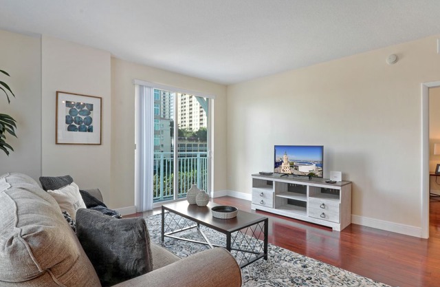 Beautiful high end Dadeland condo close to everything