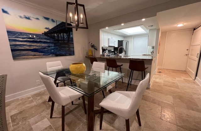 Beautiful, newly renovated condo near the beach!