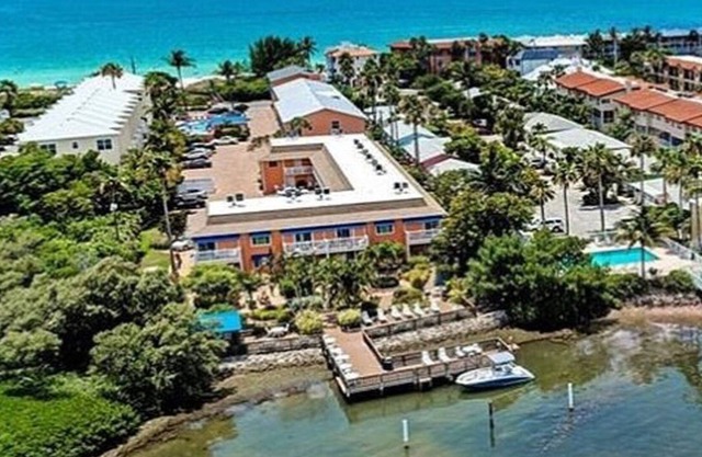 Beautiful studio unit at resort, sleeps 2