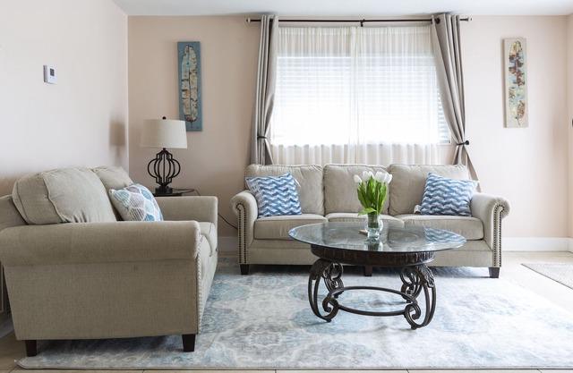 Beautifully Renovated Palm Beach Gardens Appt