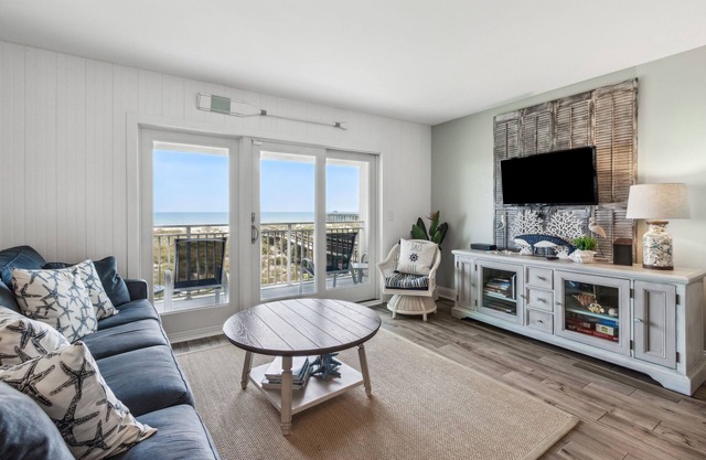 Beyond the Horizon: Oceanfront Sunrise Escape
