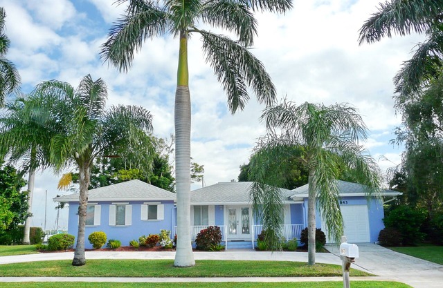 Boater’s dream house w/ hot tub & direct access to the Gulf of Mexico