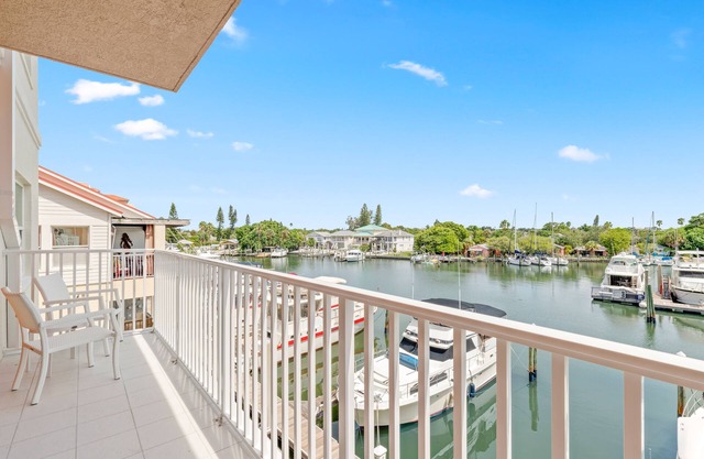 Brand New Madeira Bay 1307