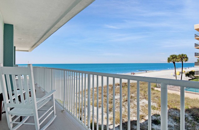 Bright, sunny condo with gorgeous ocean views & pool access!