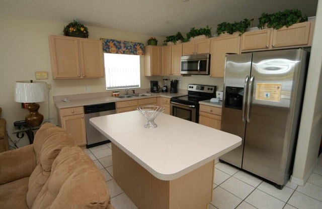 Budget Getaway - Eagle Pointe - Feature Packed Spacious 3 Beds 2 Baths Villa - 7 Miles To Disney