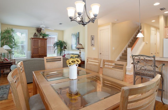 Charming Cottage! 2 Golf Carts, Near the Pool & Hot Tub, Beach Tram Included!