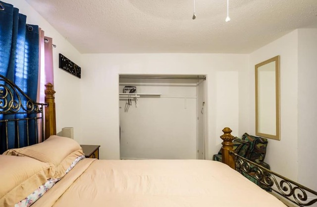 cheerful 1-bedroom 1bath at Fort Lauderdale FL