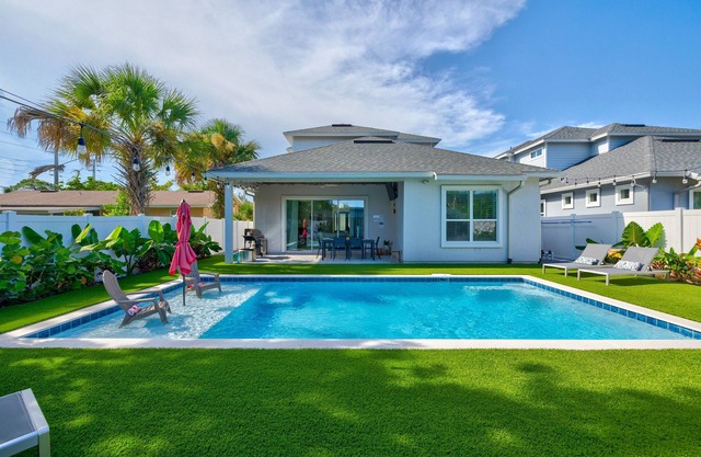 Chic Beach Stay Heated Pool Epic Game Room