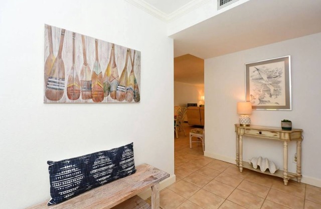 Chinaberry 436 - 2 Bedroom Condo with Private Beach with lounge chairs & umbrella provided, 2 Poo.