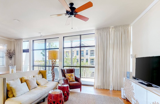 Classic Dog-Friendly Condo with Shared Pool, High-Speed WiFi, and Central AC