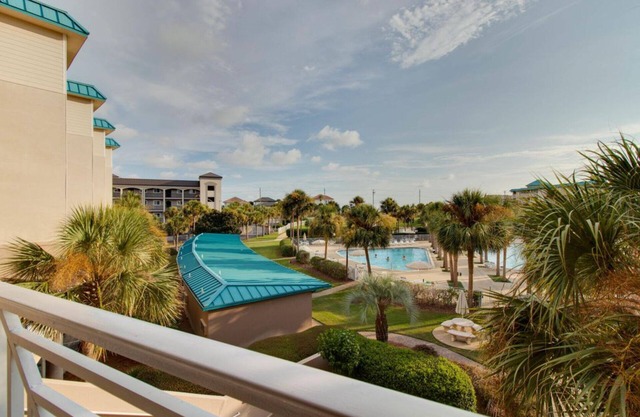 Coastal Chic 2/2 Close to the Beach! Sleeps 6!