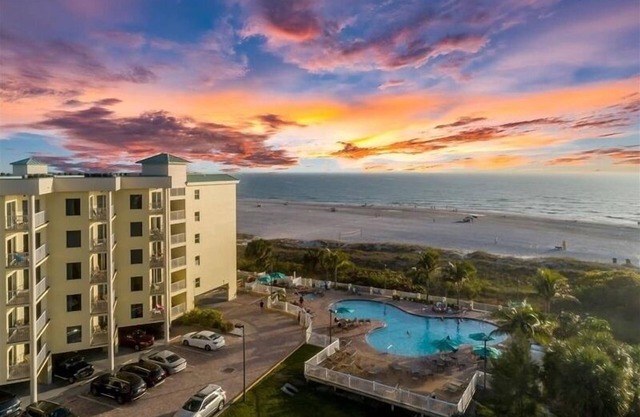 Coastal Comfort & Stunning Sunsets