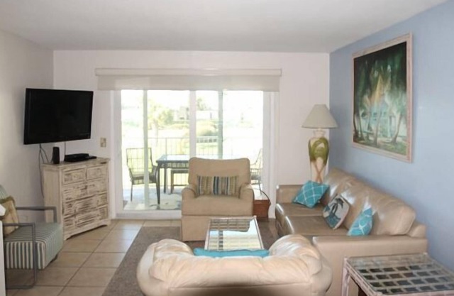 Colony Reef 15C, 2 Bedrooms, Sleeps 9, Steps to Beach, 2 Pools (1 Heated)