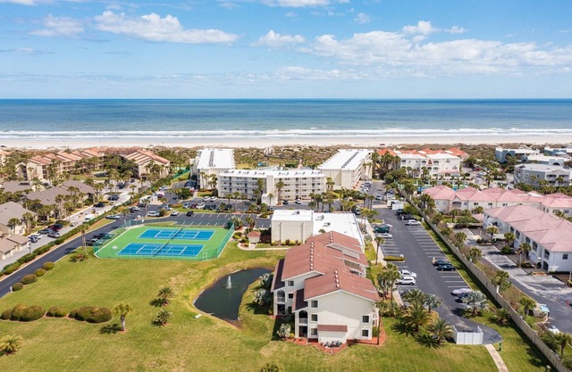 Colony Reef Club 16C - 2 bedroom townhouse at Oceanside complex with pools,