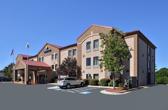 Comfort Inn & Suites at Stone Mountain