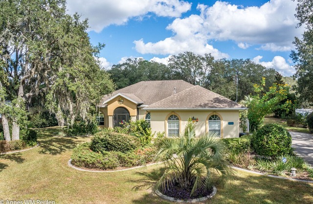 Comfortable Villa with lots of privacy and pool on one acre in Hernando FL
