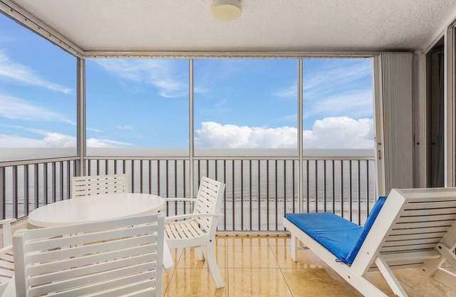 Corner Unit Top Floor | Gulf Views, Beachfront & Walk to Dining