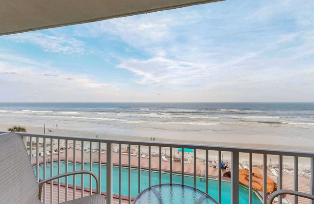 Cozy Beachfront Condo with Shared Pool, Hot Tub, Game Room, & Gym