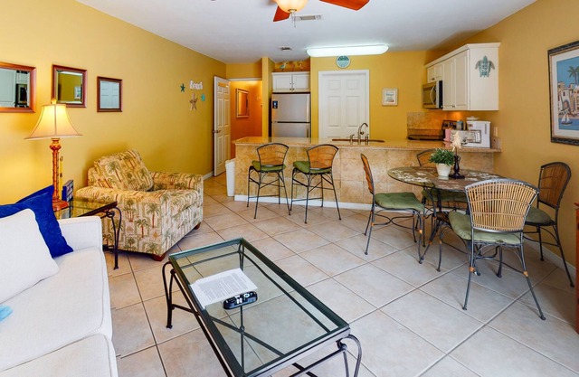 Cozy, coastal condo, Steps to the gulf, Minutes to entertainment