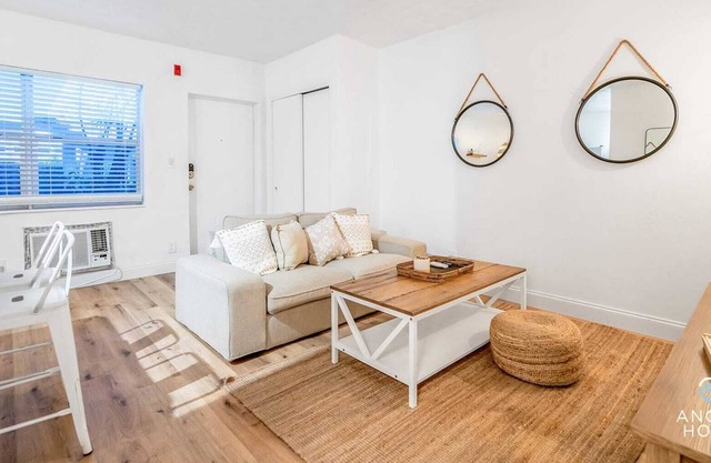 Cozy Ft Lauderdale Apt, Wi-Fi,Pool,Laundry,Parking