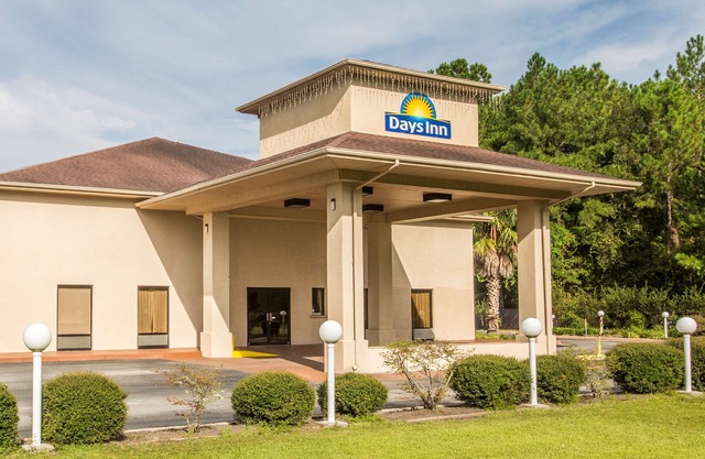 Days Inn by Wyndham Lake City I-10