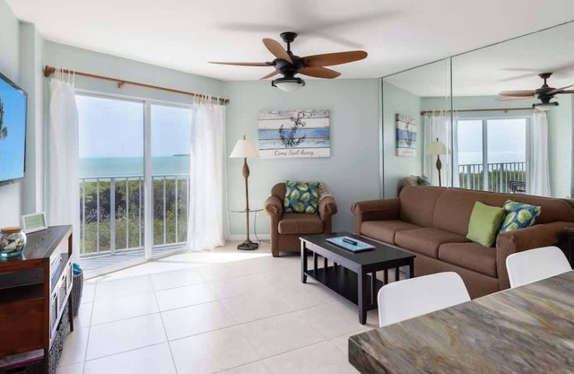 Discover Tavernier's Charm [ Ocean Pointe 4315]