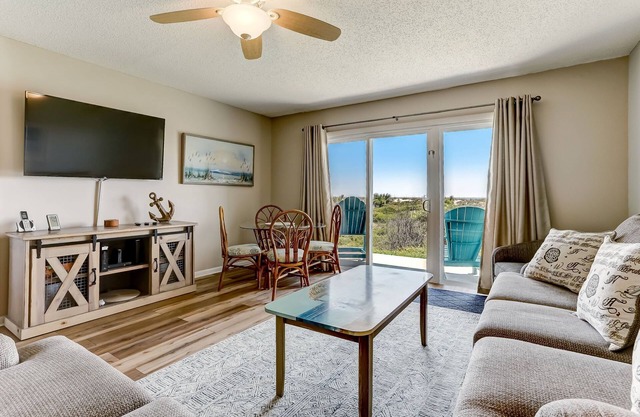 Easy Beach Access: First-Floor Paradise - Book Now