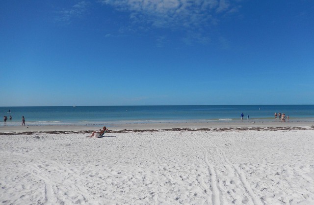 Enjoy Sunsets at Fully Equipped 3BR Beach House! 🏖