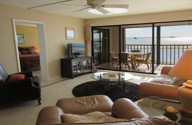 Escape to Lovely Beachfront Island Vacation 2B/2B Condo w/ Direct Gulf Views