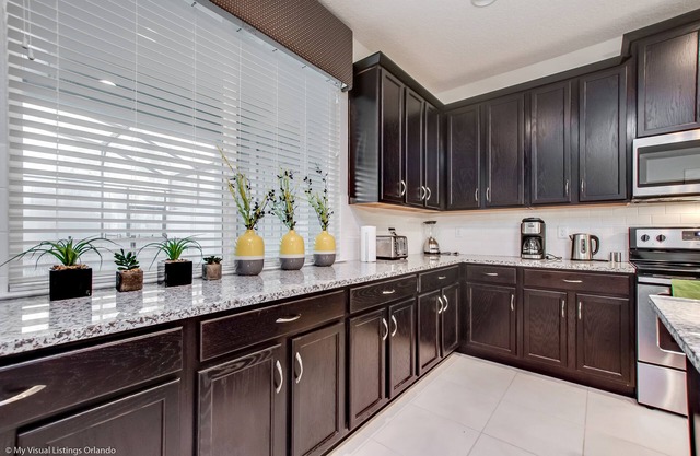 Family Friendly 4 Bed Splash Pool Townhome in Solara Resort